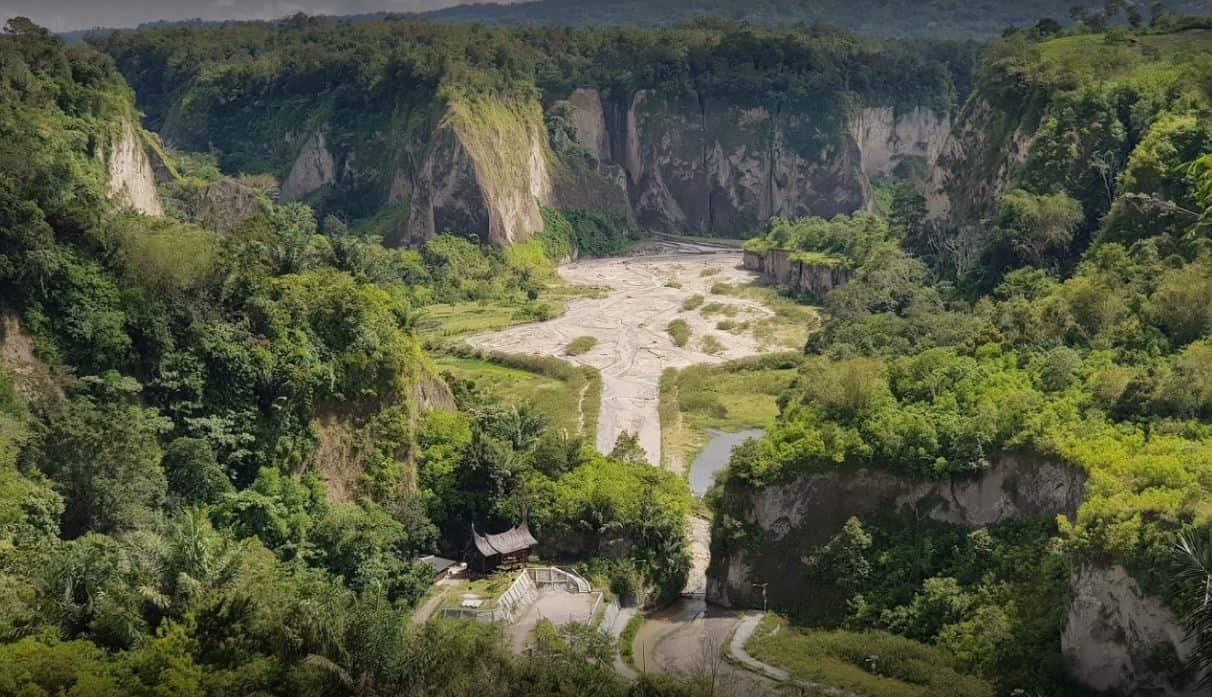 tempat wisata di bukittinggi ngarai sianok