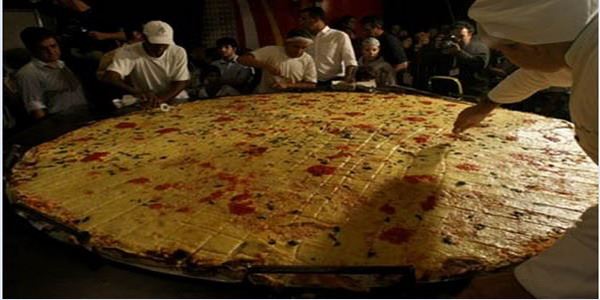 Pizza Terbesar di “Hari Pizza Sedunia”