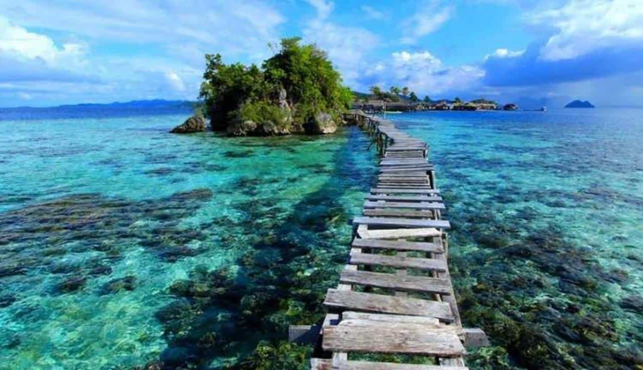 Pantai Tomini Bay – Sulawesi Utara