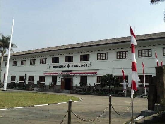 Harga Tiket Masuk dan Jam Operasional Museum Geologi