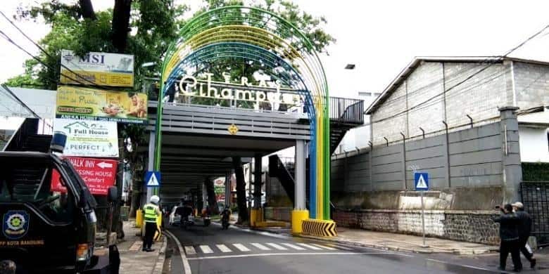 Tempat wisata di tengah kota Bandung_jalan cihampelas