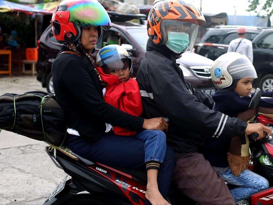 Motor Membawa Banyak Barang dan Penumpang