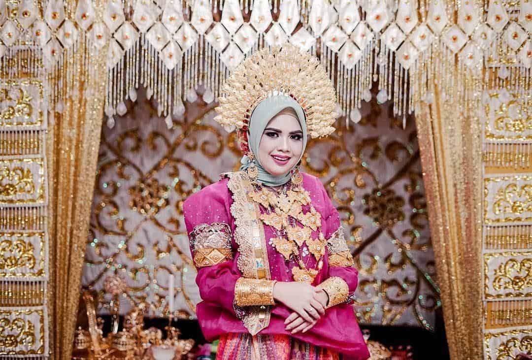 Pakaian Suku Mandar untuk Perempuan