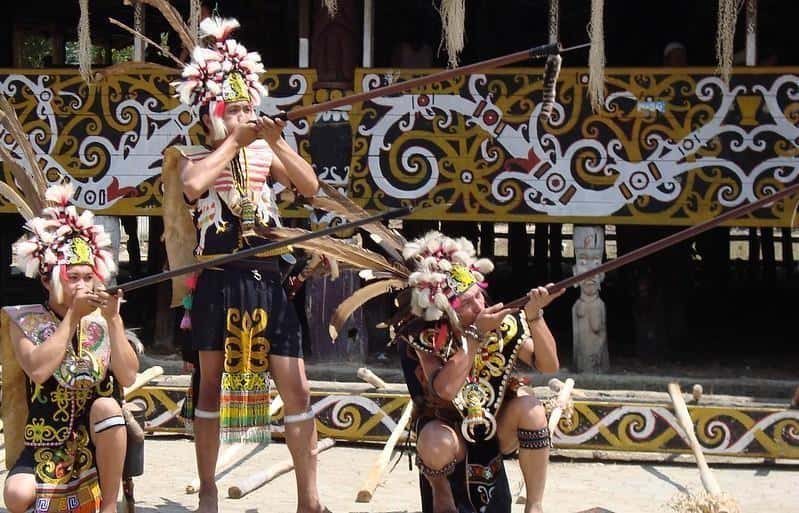 Suku Dayak di Kalimantan Timur dan Karakteristik Rumah Adatnya