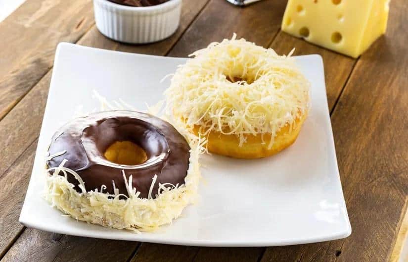 Donat Cokelat Keju dan Topping Keju