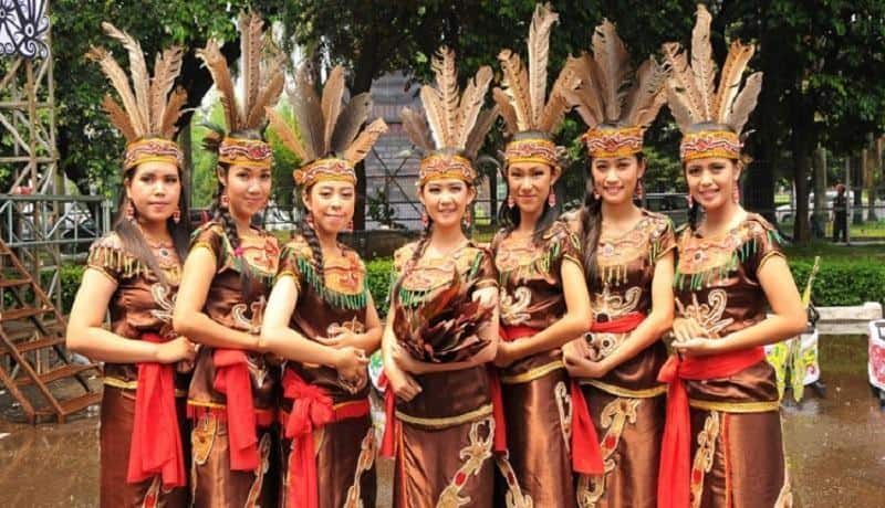 Pakaian Adat Kalimantan Timur Yang Terinspirasi Dari Alam