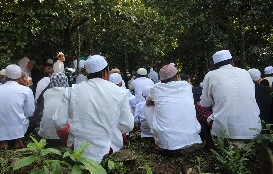 Memegang Teguh Aturan Yang Didasari Hukum Syara