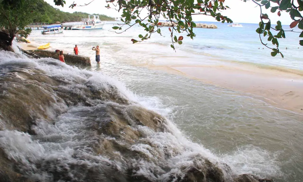 Pantai Dunn's River Falls