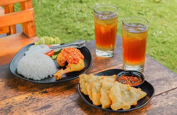 Pilihan Menu Makanan dan Minuman di Bento Kopi