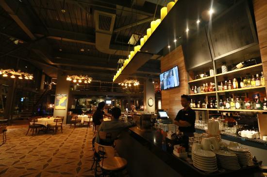 The Avenue Lounge Bar
