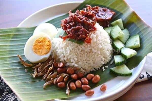 makanan khas malaysia nasi lemak