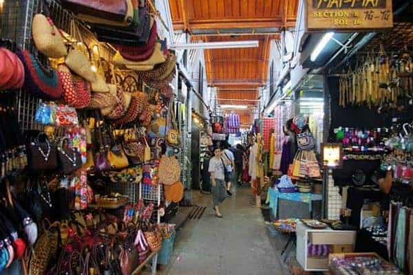 Chatuchak Weekend Market tempat belanja murah di bangkok