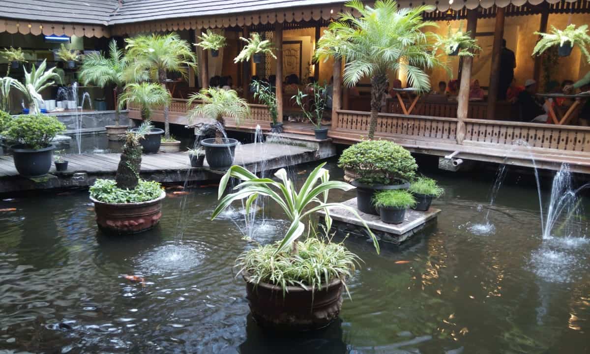 17 Rumah Makan Sunda di Bandung yang Enak Banget 2
