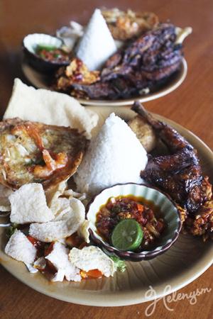 Raja Rasa tempat makan lesehan di Bandung