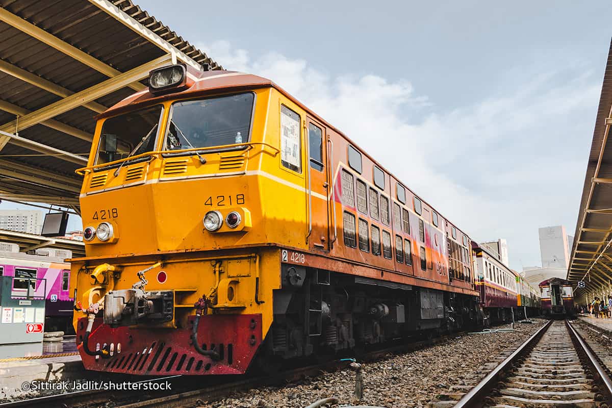 hua-lamphong-train-car