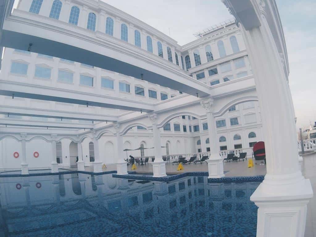 Infinity Pool Adimulia Hotel Medan (Copy)