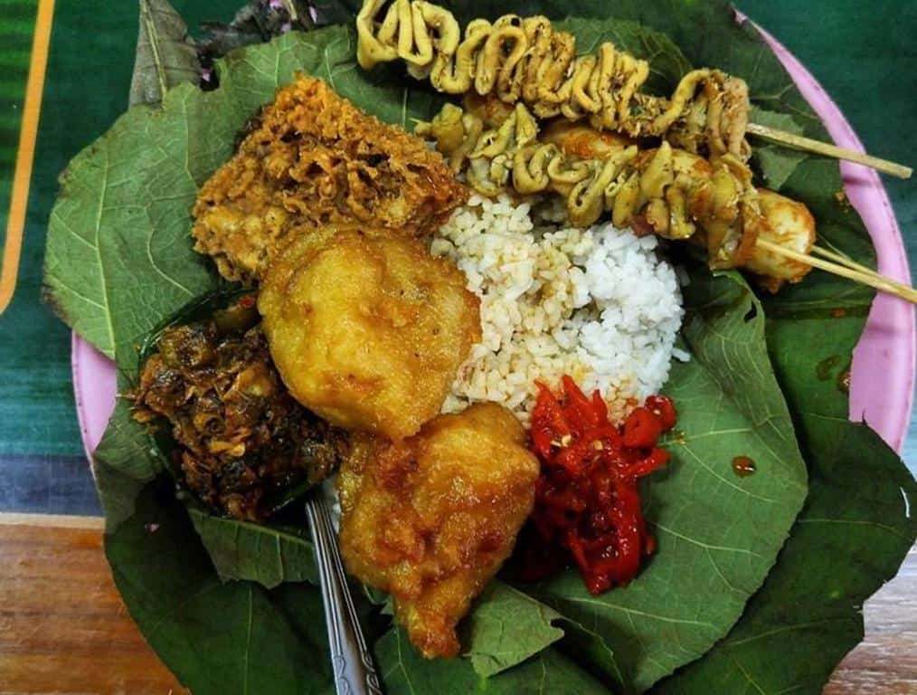 7 Tempat Menyantap Nasi Jamblang yang Enak di Cirebon