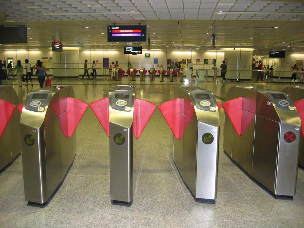 gate MRT Singapura