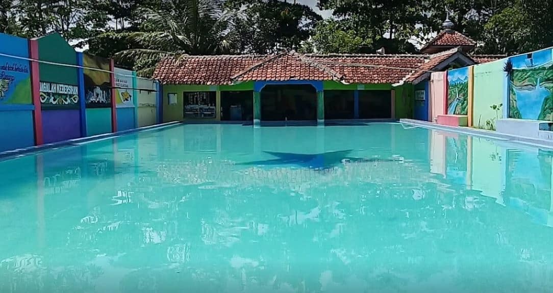 kolam renang tirta alam