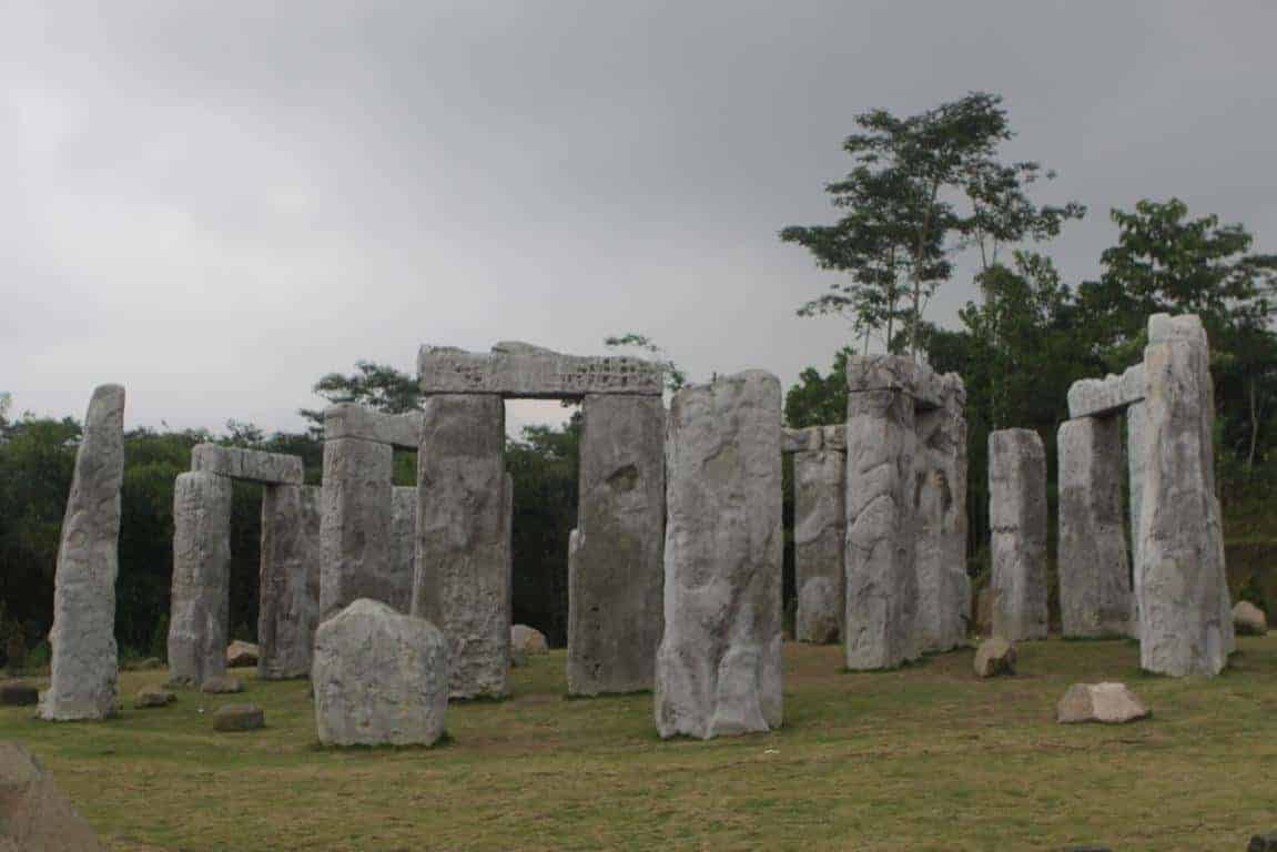 Stonehenge Merapi (Copy)