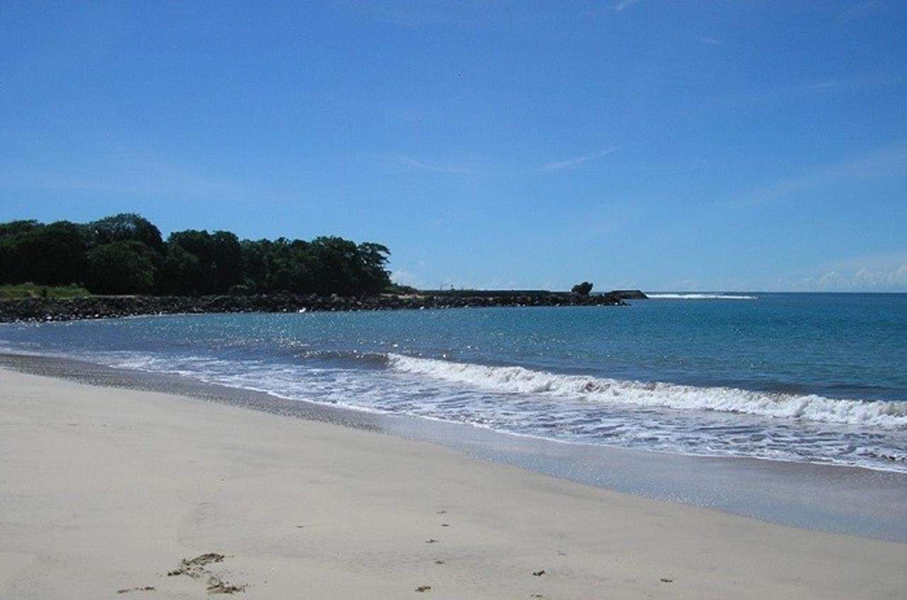 Pantai Manalusu