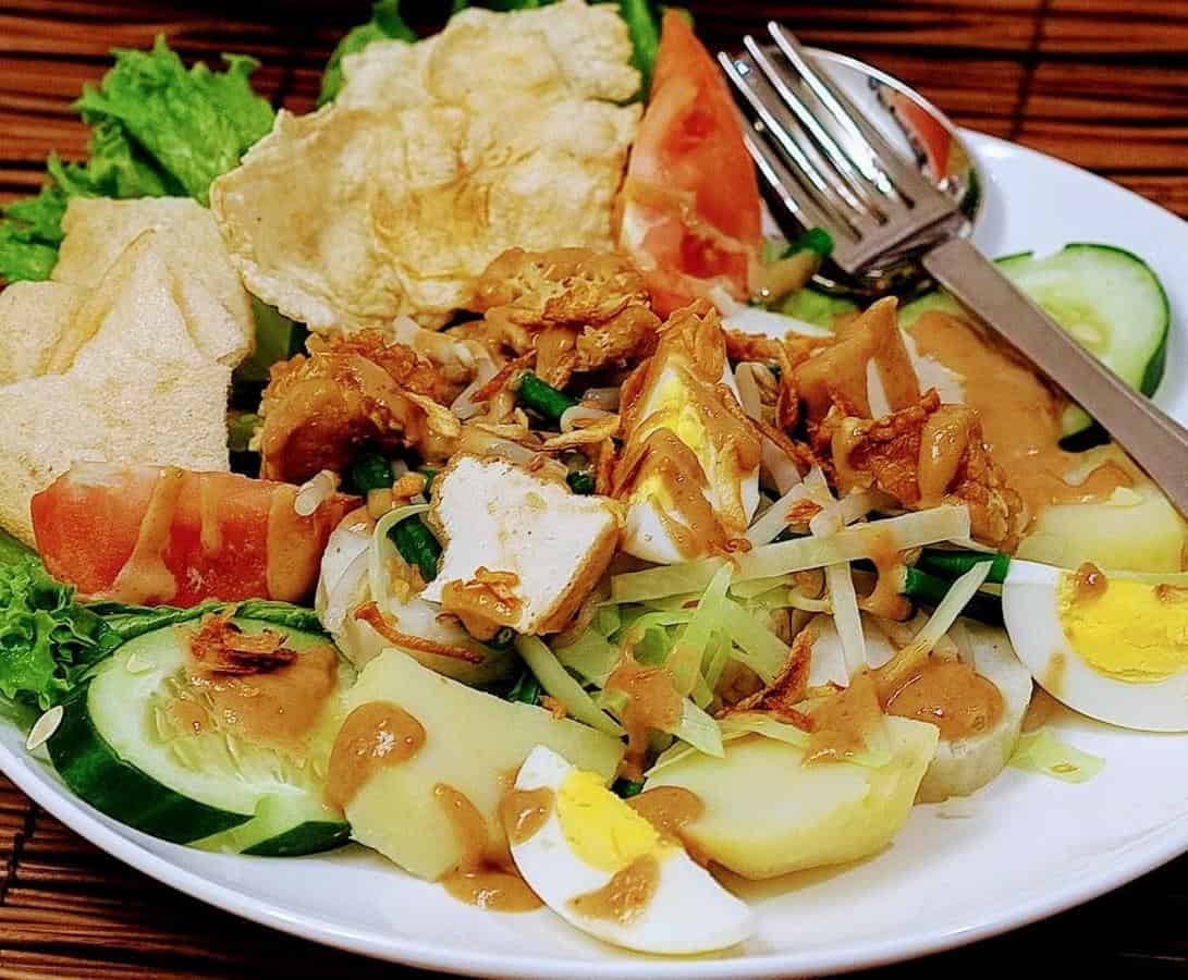 10 Makanan Khas Indonesia yang Terkenal Lezat dan Mendunia