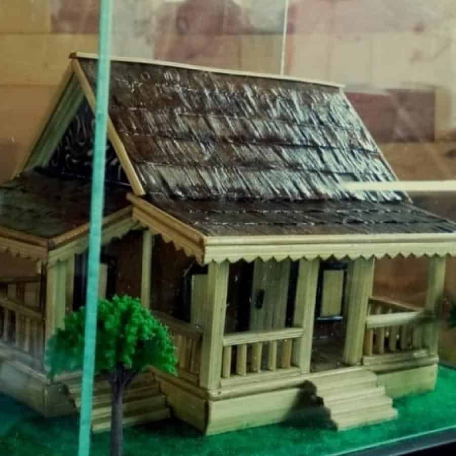 Miniatur Rumah Adat