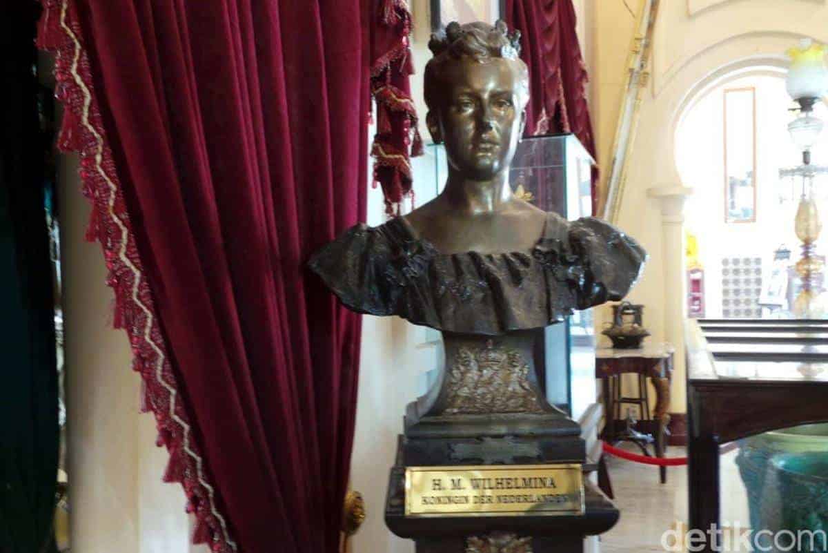 Patung Ratu Wilhelmina