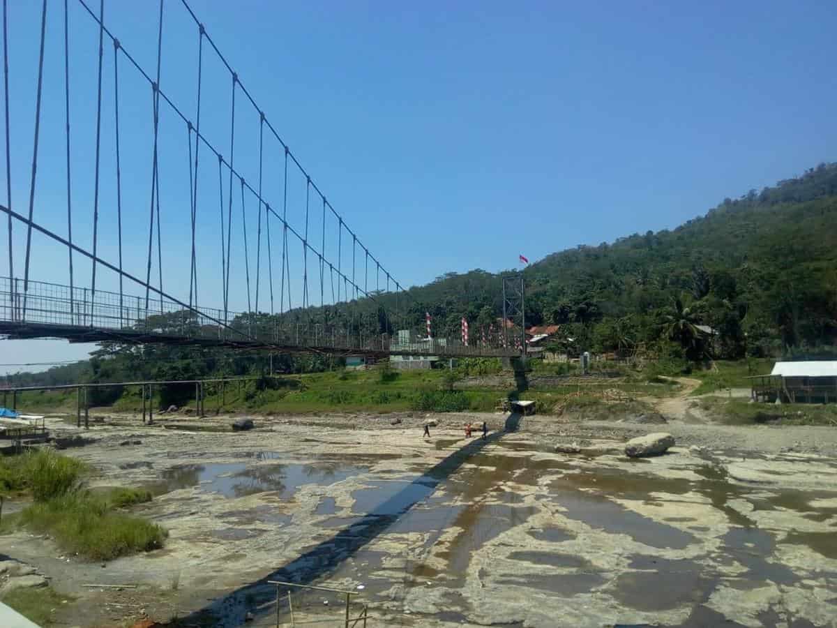 Jembatan Gantung Sukanegara