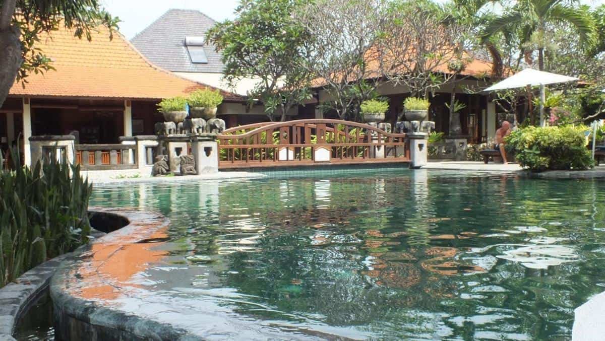 Besakih Beach Hotel Pool & Bar