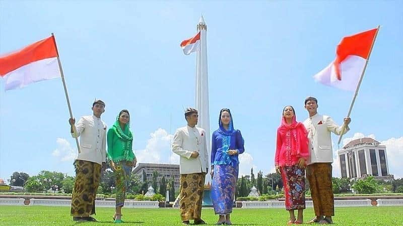 Pernik dan Aksesoris Yang Dikenakan Pada Pakaian Adat Jawa Timur