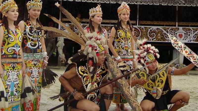 Inilah Macam-Macam Baju Adat yang Ada di Kalimantan Barat 2