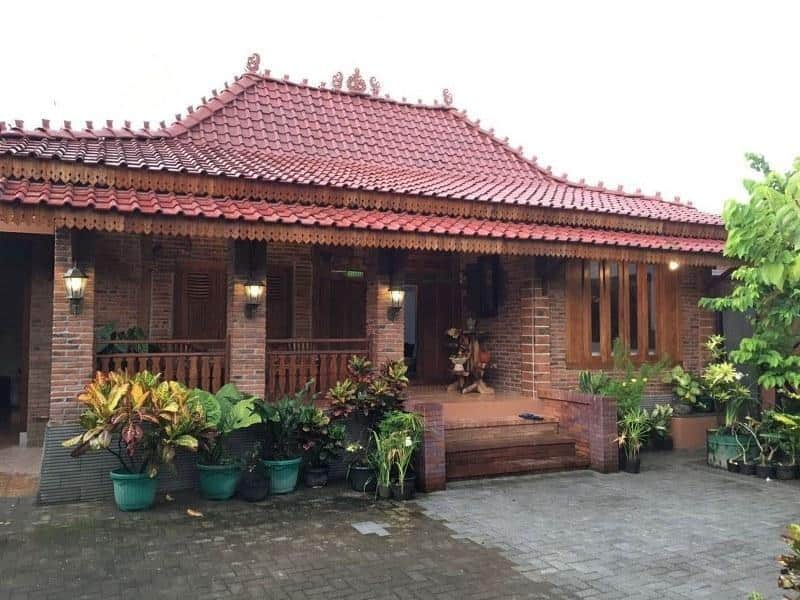 Rumah Limasan Trajumas Lawakan Jawa Timur