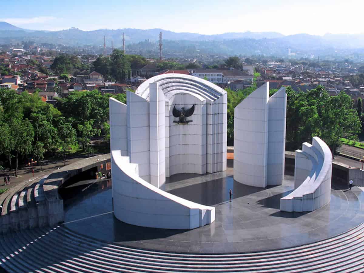 Tempat wisata di tengah kota Bandung_monumen perjuangan jawa barat