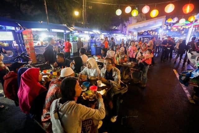 Tempat wisata di tengah kota Bandung_teras kuliner cikapundung barat