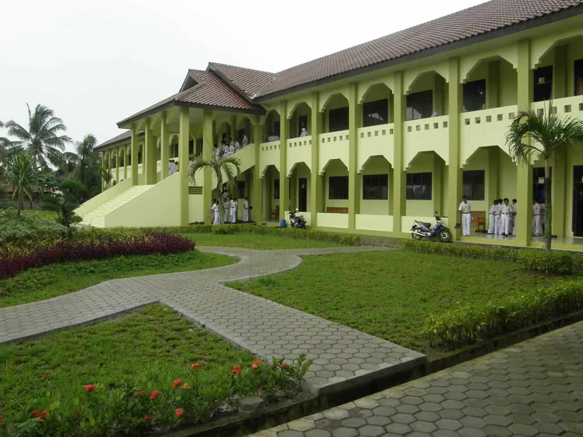 Pondok Pesantren Daar El-Qolam (Banten)