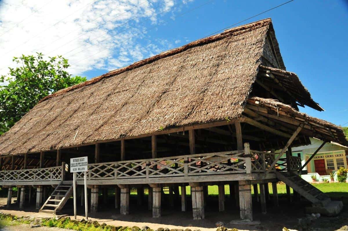 Arsitektur Lamin sebagai Rumah Adat Kalimantan Timur