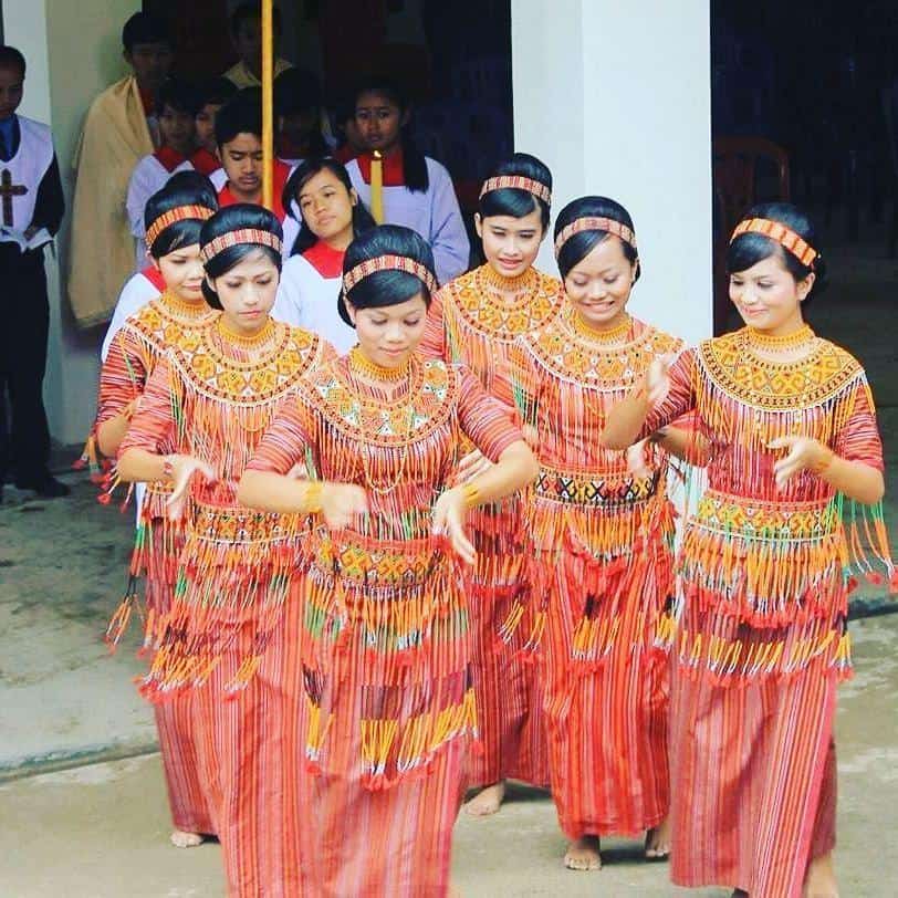Pakaian Suku Toraja untuk Perempuan