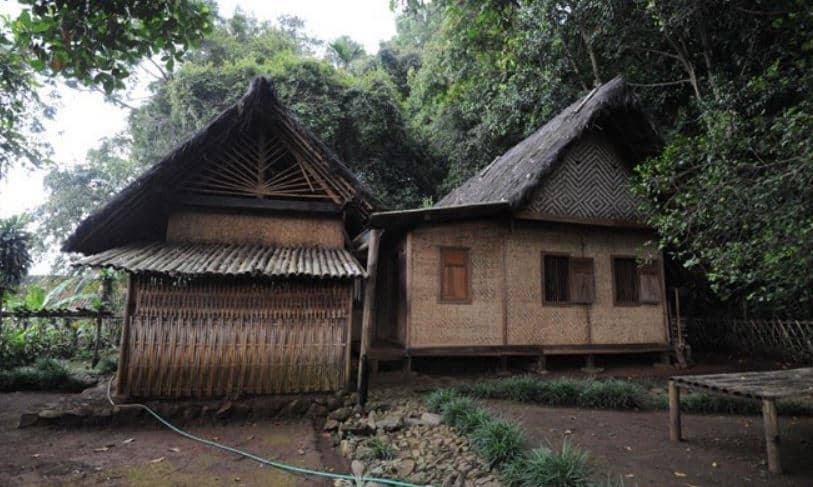tempat wisata di pangalengan rumah adat cikondang