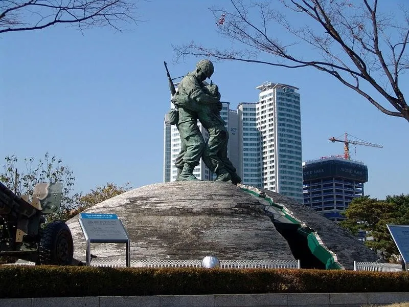 8.	Statue of Brother di Monumen Peringatan Perang Korea 