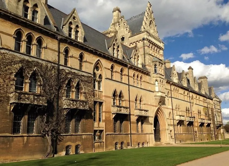  Universitas Oxford
