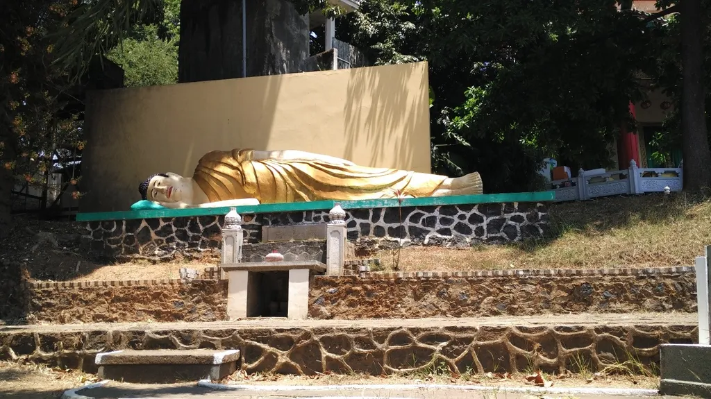 Patung Buddha Tidur
