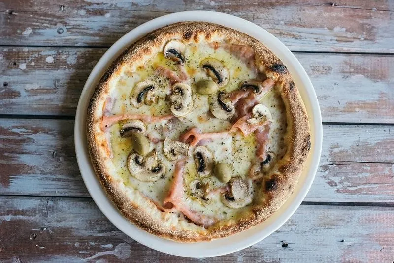  Pizza Capricciosa