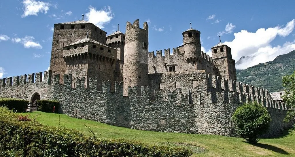 Kastil Fenis – Valle Arquato