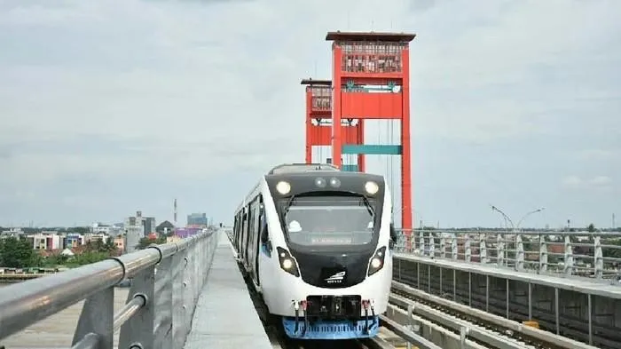 Naik Kereta Lintas Rel Terpadu (LRT) Untuk Mengelilingi Palembang