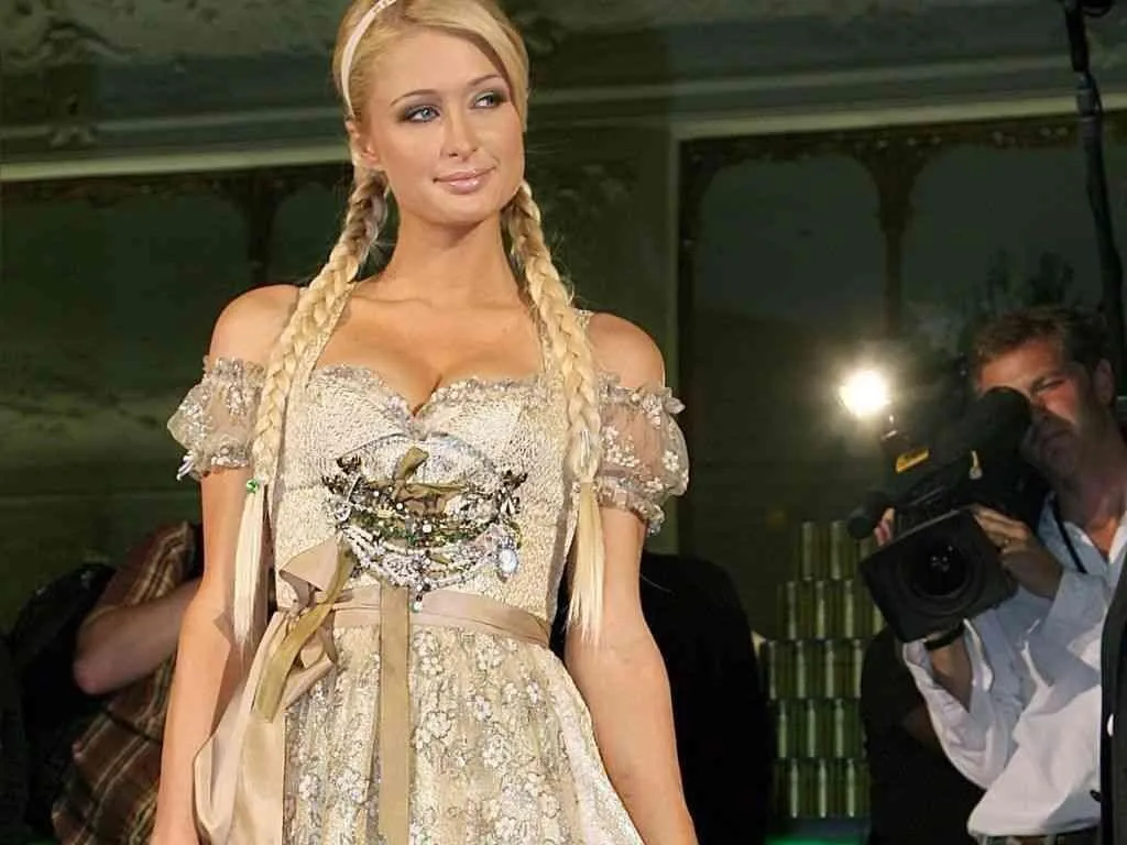 Paris Hilton Dilarang Hadir di Oktoberfest Selamanya