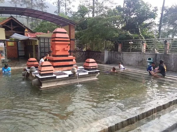 Kolam Berendam Air Panas Whirlpool Padusan